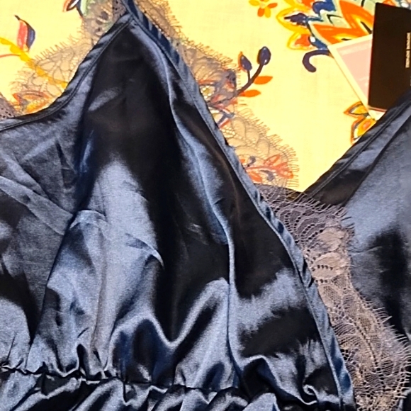 Pretty Little Thing Sz 8 Camisole NWT - Picture 2 of 5